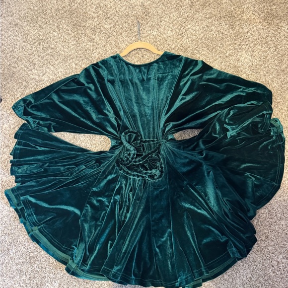 Aakaa velvet dress. New without tags. - Picture 3 of 4